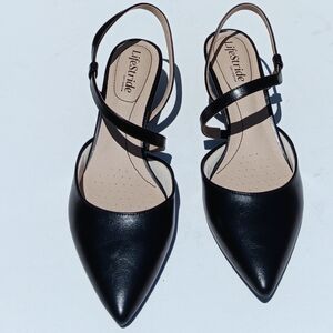 LIFE STRIDE  Women's Black Minimalist Pointed Toe Pumps - 8M